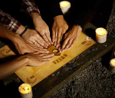 Az Ouija-tábla közvetíti a szellemek üzenetét?